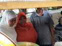 Khofifah Gratiskan Soto Ayam Bagi Tetangganya yang Sudah Nyoblos