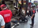 Ditabrak Kendaraan Roda Tiga, Kios Bensin di Surabaya Terbakar