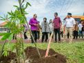 Ketua DPRD Bali Bawa 400 Pohon Bambu saat Kunjungi PLTSa di Surabaya
