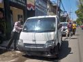 Pengemudi Panik, Mobil Pikap Bermuatan Arak Tabrak Motor di Ponorogo