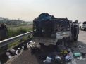 Pikap Terguling di Tol SuMo, Satu Orang Kritis dan Empat Luka