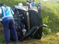 Toyota Innova Tabrak Pembatas Jalan Tol Sumo, Satu Orang Tewas