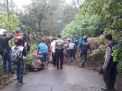Tertimbun Material Longsor, Jalur Cangar-Pacet Sempat Terputus 3 Jam