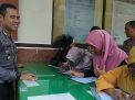 Lulus Ujian Praktik, 10 Mahasiswa Papua di Mojokerto Dapat SIM Gratis