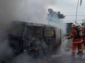 Mobil Suzuki Carry Terbakar di Surabaya