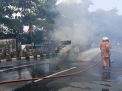 Sebuah Mobil Terbakar di Sukomanunggal, Surabaya