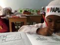 Guru dan Murid di Blitar Serempak Kenakan Ikat Kepala 'I Love Papua'