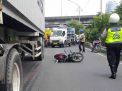 Driver Ojek Online Tewas Terlindas Truk Trailer di Surabaya