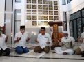 Ketika Machfud Arifin-Mujiaman Salat Jumat di Masjid Pemkot Surabaya