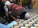 Pasien Covid-19 di Mojokerto Sembuh: Sujud hingga Disambut Meriah