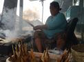 Ramadan Tiba, Pedagang Ikan Asap Dadakan Bermunculan di Probolinggo