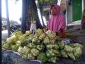 Ketika Para Pedagang Ketupat Musiman di Ponorogo Harus Berbagi Pendapatan
