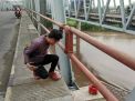 Pekerja Jembatan Ngrame Mojokerto Tercebur ke Sungai Brantas