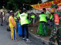Tak Pakai Masker, 86 Pelanggar Perbup Gresik Dihukum Bersihkan Jalan