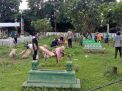 Pelanggar Prokes di Probolinggo Disanksi Bersihkan Kuburan Tiga Hari