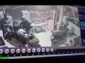 Viral Pencuri Gasak Dua Motor di Sidoarjo Terekam CCTV