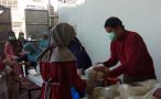 Foto: Saat Pengusaha di Surabaya Bantu Warga Terdampak Covid-19