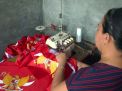 Perajin Bendera dan Umbul-umbul Tulungagung Mulai Kebanjiran Pesanan