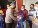 Polres Blitar Berikan Bantuan Paket Sembako ke Para Sopir Bus dan Travel