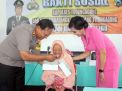 Hari Ibu, Polisi di Tulungagung Berbagi Kebahagiaan dengan Lansia