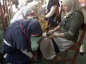 Hari Pertama Sekolah, Para Siswa di Mojokerto 'Ritual' Basuh Kaki Ibu
