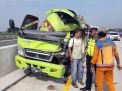 Mobil Rombongan MTsN 2 Cirebon Tabrak Truk di Tol Nganjuk, Satu Tewas