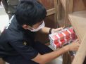 Bea dan Cukai Banyuwangi Sidak Toko, Buru Penjual Rokok Ilegal
