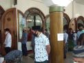 Mengikuti Salat Jumat Pertama Masa Transisi di Masjid Rahmat Surabaya
