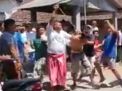 Curi Motor, Pria Bertato ini Dihajar Massa dan Diarak Keliling Kampung