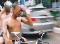 Dua Pelajar Mandi Sambil Naik Motor di Kota Pasuruan, Ini Kata Polisi