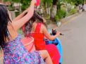 Dua Cewek Seksi Mandi Sambil Naik Motor Bakal Ditindak Tegas Polisi