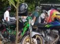 Diduga Mainkan Gas Motor, Seorang Biker Dicegat dan Ditampar Sandal