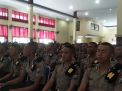 Khofifah dan Kapolda Jatim Bekali Siswa Bintara Polri Jelang Pilkada