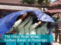 Video: TNI Hibur Anak-anak Korban Banjir di Ponorogo