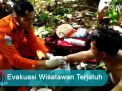 Video: Evakuasi Wisatawan Terjatuh