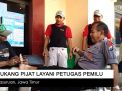 Video: Tukang Pijat Layani Petugas Pemilu