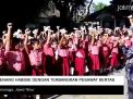 Video: Siswa SD Kenang Habibie dengan Terbangkan Pesawat Kertas
