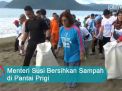 Video: Menteri Susi Bersihkan Sampah di Pantai Prigi