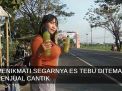 Video: Menikmati Es Tebu Ditemani Penjual Cantik
