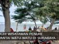 Video: Duh! Wisatawan Penuhi Pantai Watu-watu di Surabaya