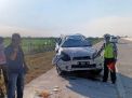 Terperosok Keluar Jalur Tol Ngawi, Toyota Rush Ringsek