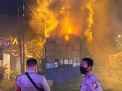 Truk Ekspedisi Tujuan Semarang Terbakar di Gresik