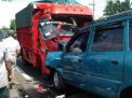 Truk Tabrak Mobil Kijang di Pasuruan, Satu Orang Tewas
