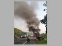 Diduga Gegara Sopir Merokok, Pikap Muat Spon Terbakar di Tol Sidoarjo