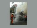 Pemilik Panaskan Mesin Mobil, Daihatsu Espass di Surabaya Terbakar
