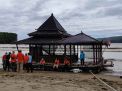 Masjid Apung Pacitan yang Terseret Banjir Berhasil Ditarik ke Pantai