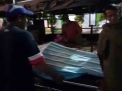 Tak Mampu Sewa Ambulans, Jenazah Pasien di Probolinggo Diangkut Motor Roda Tiga