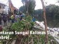 Video: Bantaran Sungai Kalimas Surabaya Ambrol