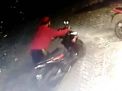 Modus Beli Camilan, 2 Pemuda di Surabaya Terekam CCTV Curi Motor