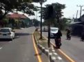 Viral Video Emak-Emak Pemotor Lawan Arus di Jalan Raya Surabaya-Malang